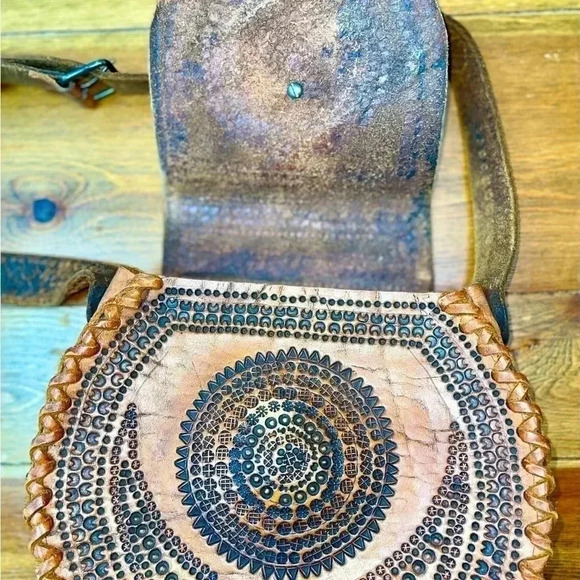 Vintage | Round Crossbody Bag | Handcrafted, Hand Tooled Leather - Picture 5 of 9